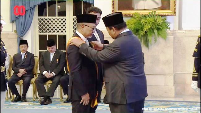 Menko Pangan sekaligus Ketum DPP PAN H. Zulkifli Hasan terima penghargaan Bintang Republik Indonesia Utama dari Presiden Prabowo Subianto, Senin (25/08/2025).
